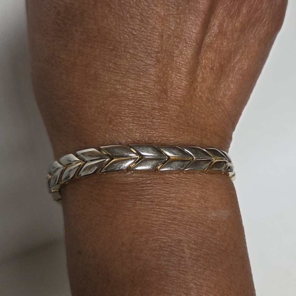 Vintage Gold-tone Double Leaf-shaped Chevron Magnetic Therapy Bracelet